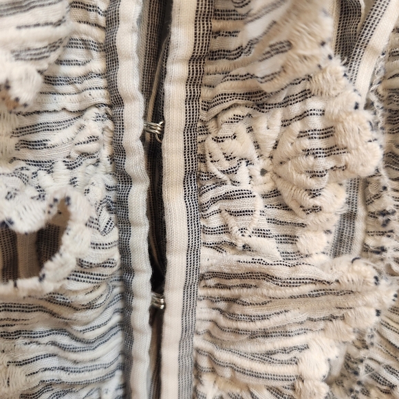 Rebecca Taylor Womens Gray Striped Ruffle V-Neck Sleeveless Blouse Top Size 2 - Picture 4 of 9